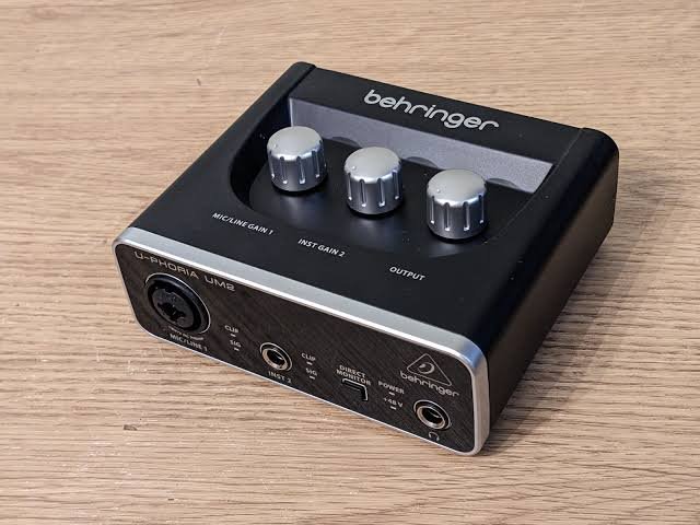 Behringer U-PHORIA UM2 Sound Card
